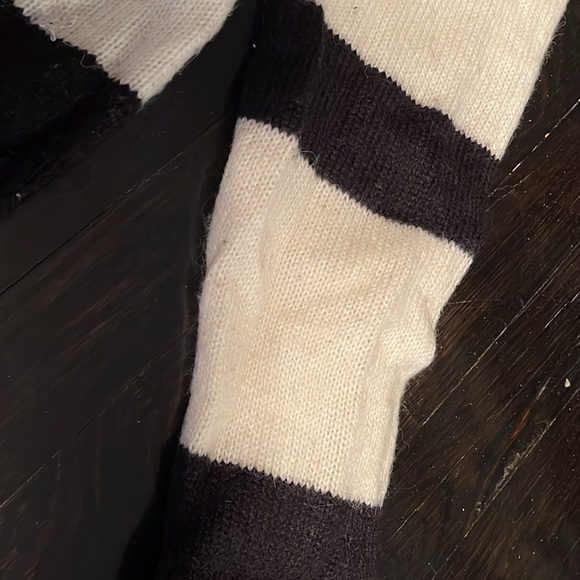 NWT H&M New Men's Crewneck Black White Striped Sweater-Good for Fall Winter - Picture 5 of 7